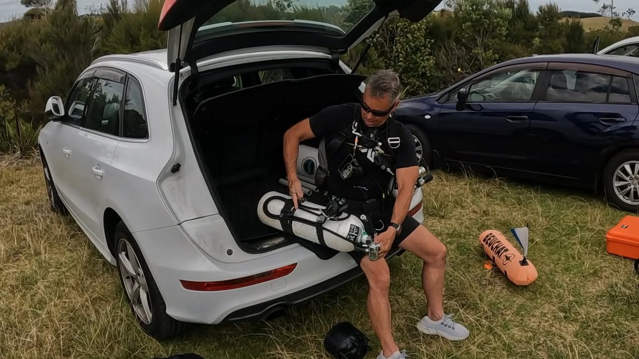 Steve Davis preparing a sidemount cylinder before a dive